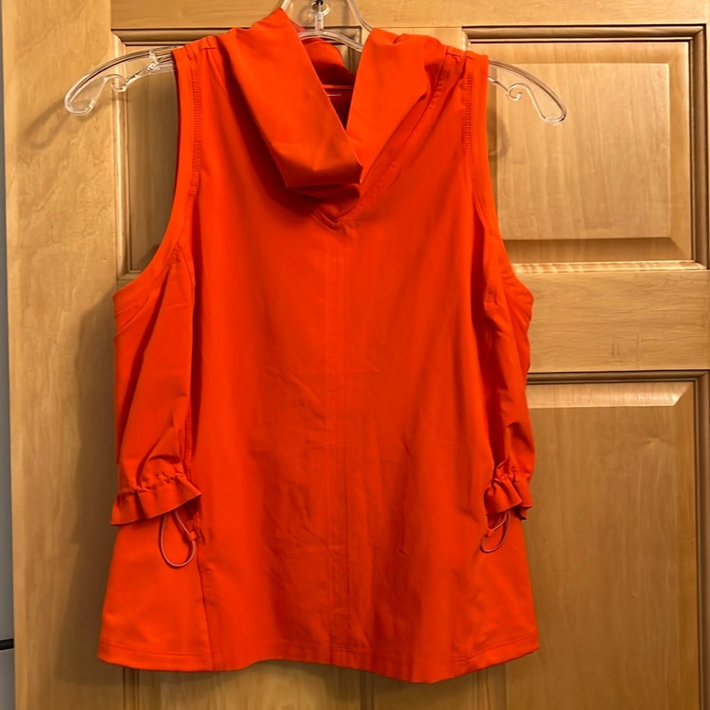 Athleta sleeve shirt